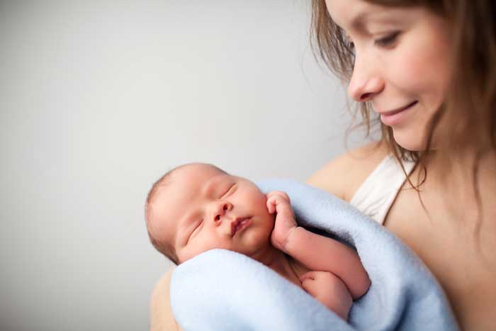 breastfeeding-mom-and-baby