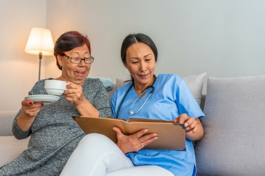 best clyde hill washington nurse agency private nurse and her patient in clyde hill