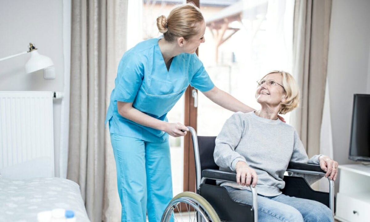 In-Home Nursing Care for Seniors: A Guide to Quality Care at Home -  NurseRegistry
