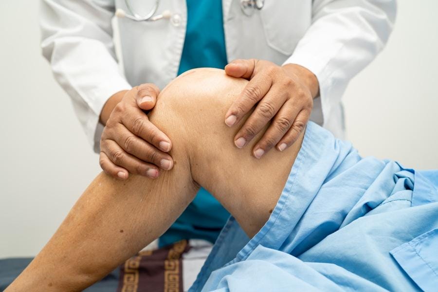 how long does knee replacement surgery take